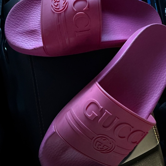 Fuchsia Gucci slides - Picture 2 of 4